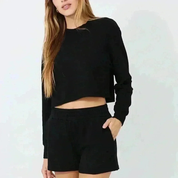 Topshop Tops - Topshop Black Furry Puma Long Sleeve Pullover Cropped Sweatshirt Size 4